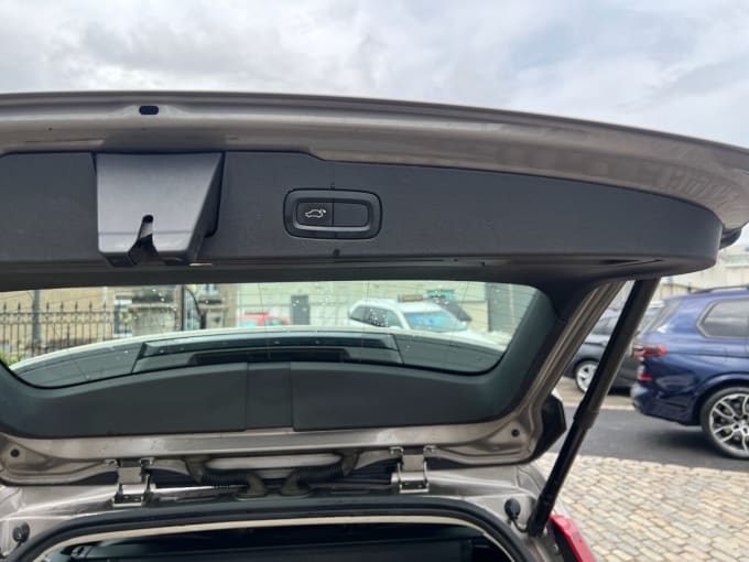 2025 Volvo V60