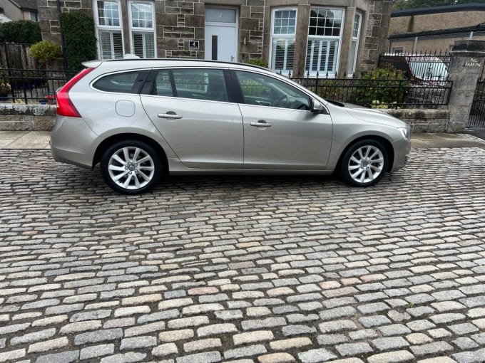 2025 Volvo V60