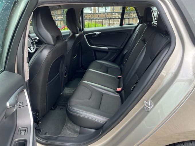 2025 Volvo V60