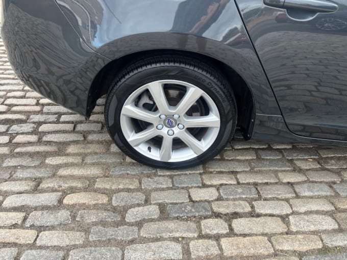 2025 Volvo V60