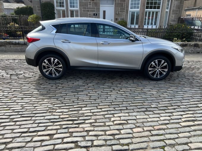 2017 Infiniti Qx30
