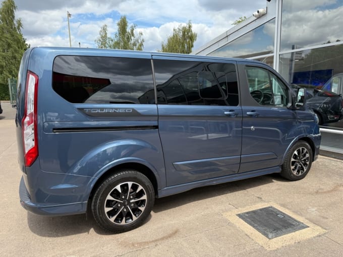 2025 Ford Tourneo Custom