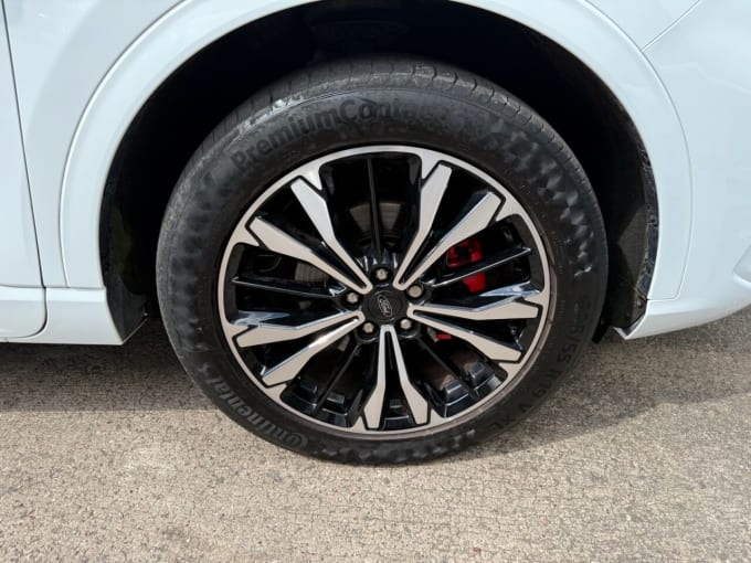 2025 Ford Kuga