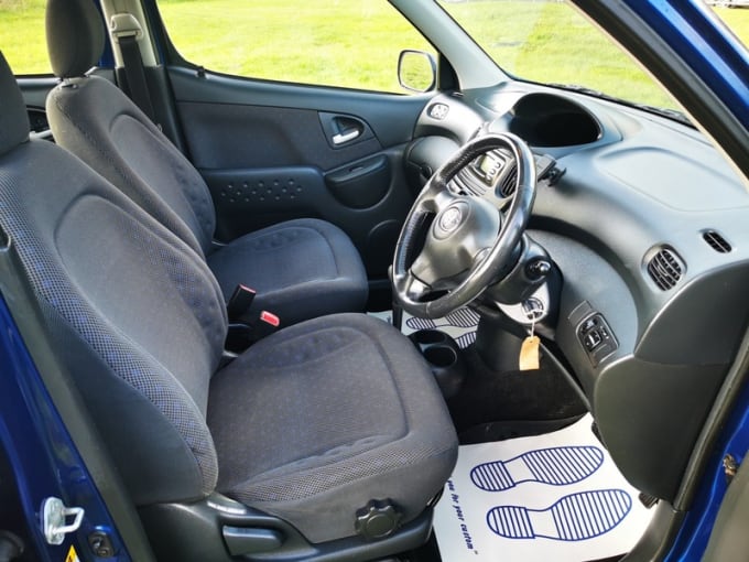 2003 Toyota Yaris Verso