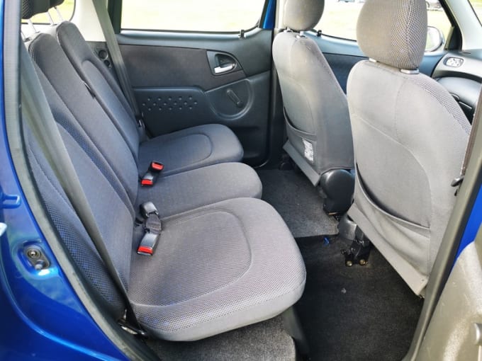 2003 Toyota Yaris Verso