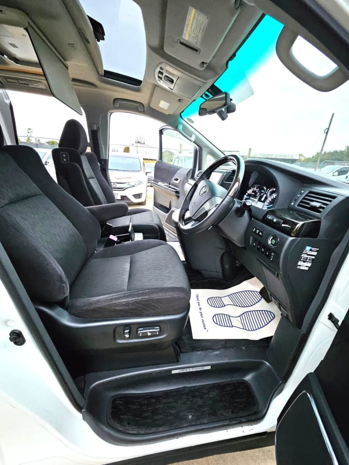 2013 Toyota Vellfire