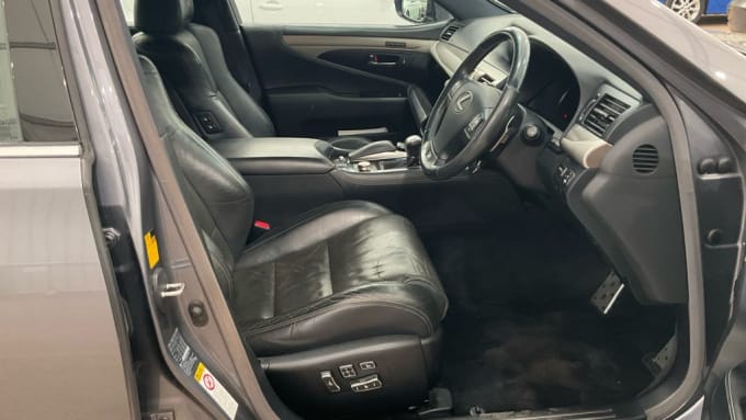 2025 Lexus Ls