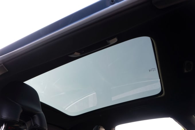 2025 Volvo V40