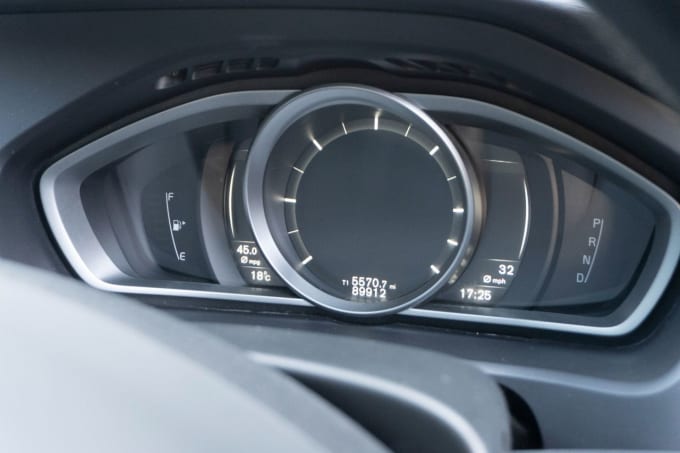2025 Volvo V40