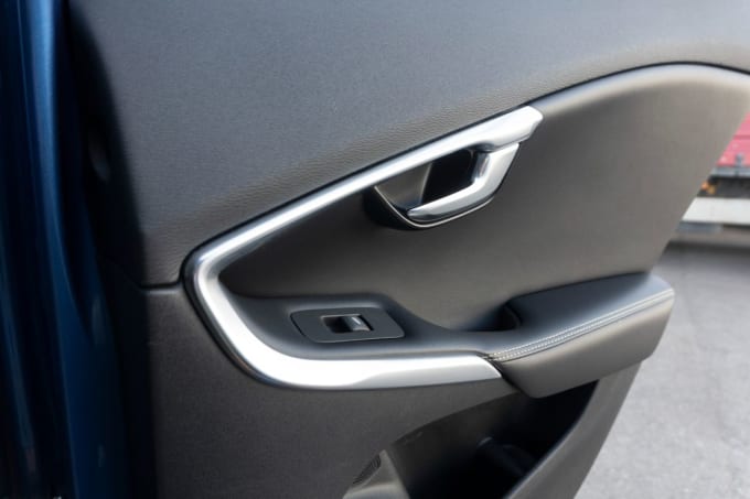 2025 Volvo V40