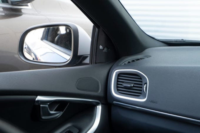 2025 Volvo V40