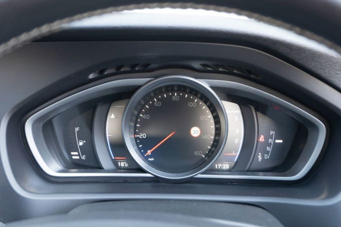 2025 Volvo V40