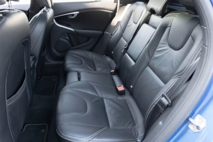 2025 Volvo V40