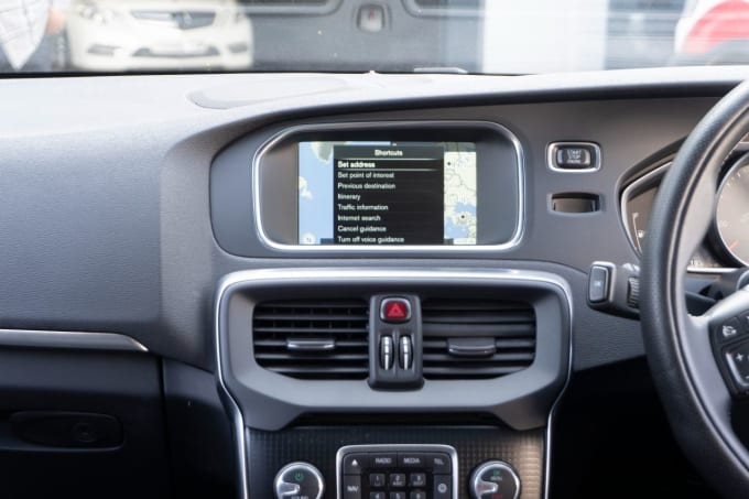 2025 Volvo V40