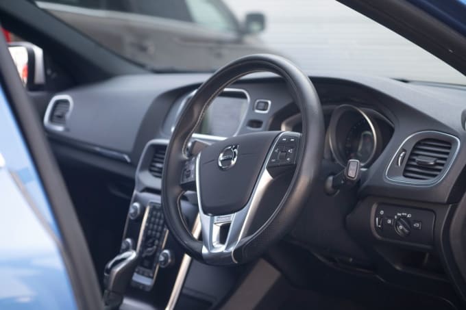 2025 Volvo V40