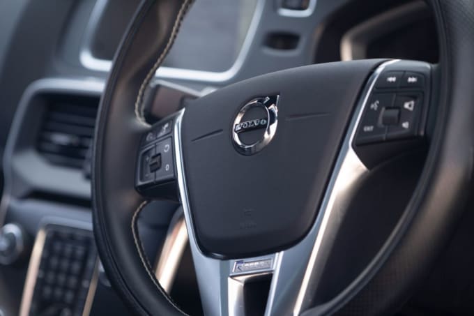 2025 Volvo V40