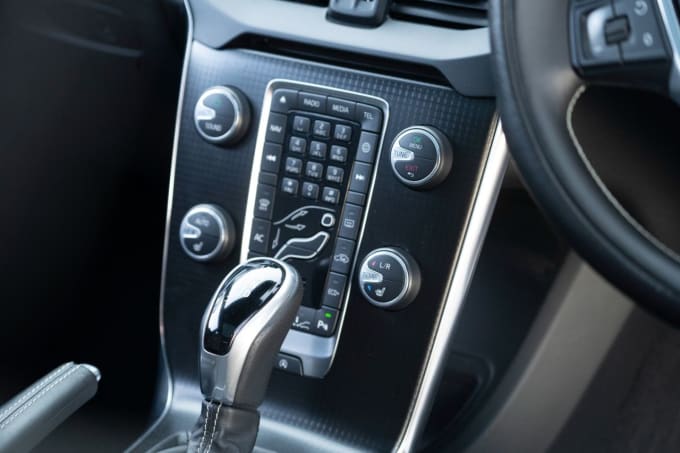 2025 Volvo V40