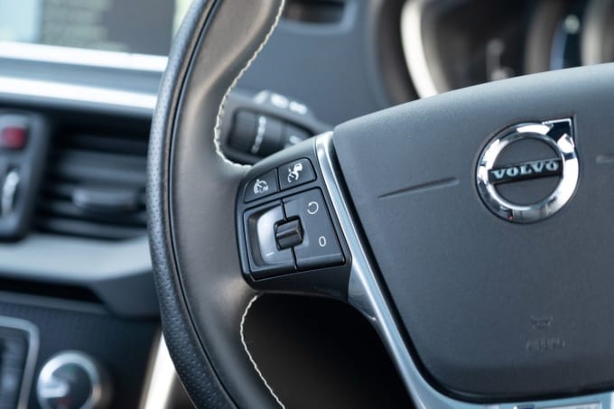 2025 Volvo V40