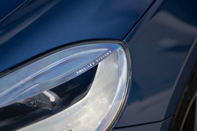 2025 Volvo V40