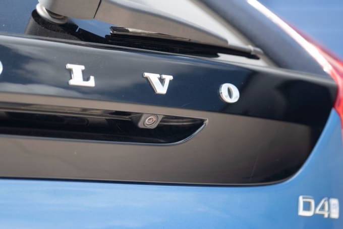 2025 Volvo V40