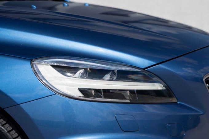 2025 Volvo V40