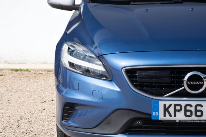 2025 Volvo V40