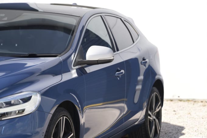 2025 Volvo V40