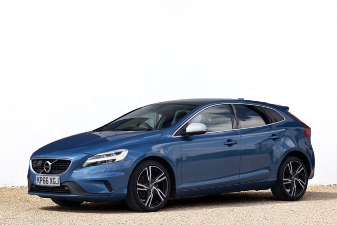 2025 Volvo V40