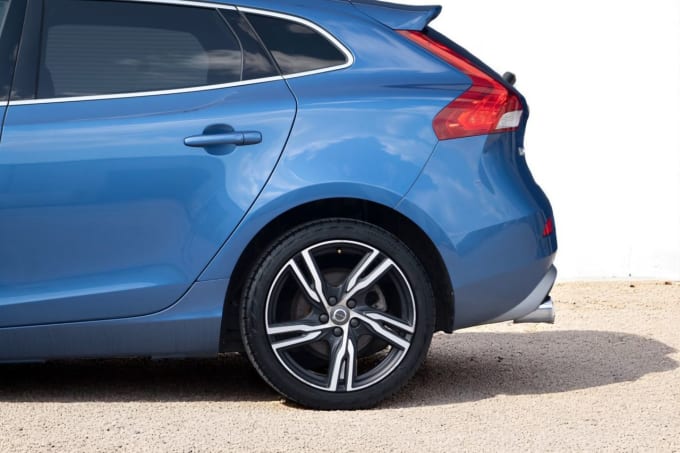 2025 Volvo V40