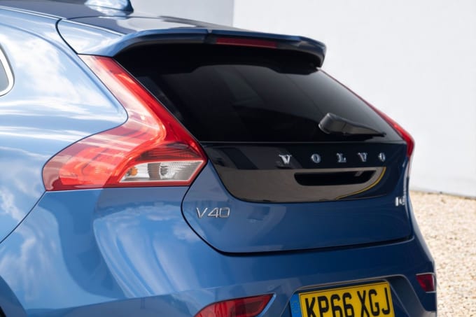 2025 Volvo V40