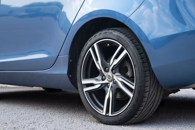 2025 Volvo V40