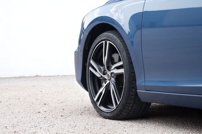 2025 Volvo V40