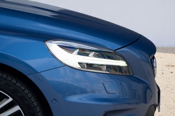 2025 Volvo V40