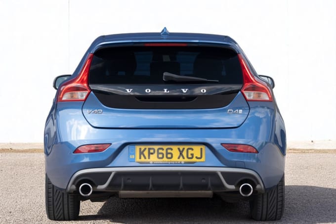 2025 Volvo V40