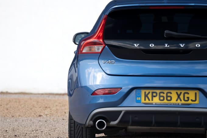 2025 Volvo V40