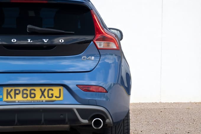 2025 Volvo V40