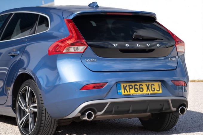 2025 Volvo V40