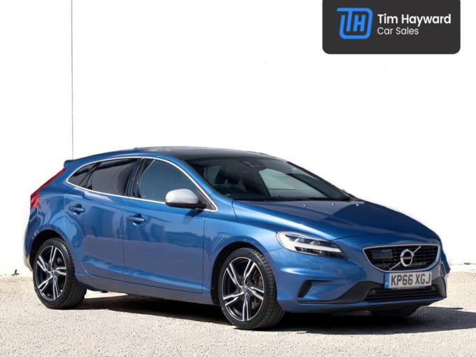 2025 Volvo V40