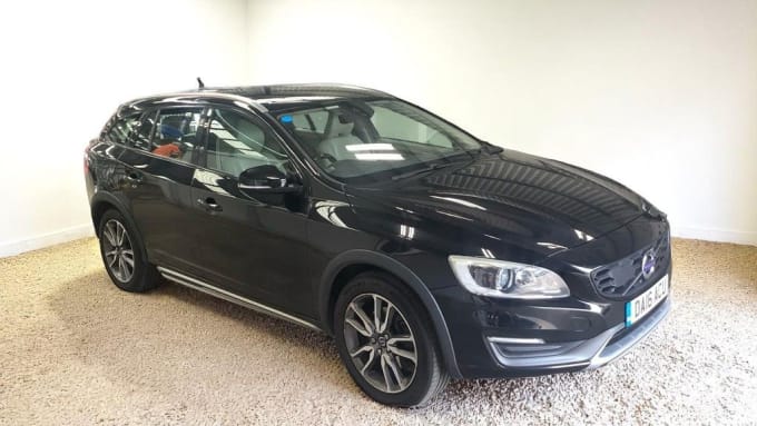 2025 Volvo V60 Cross Country