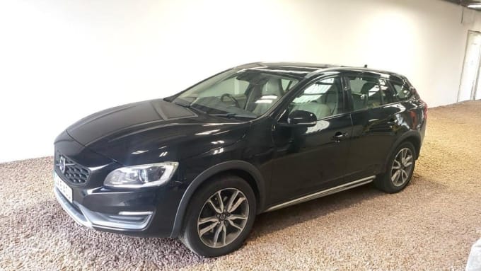 2025 Volvo V60 Cross Country