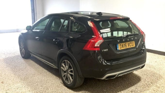 2025 Volvo V60 Cross Country