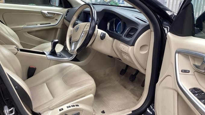 2025 Volvo V60 Cross Country