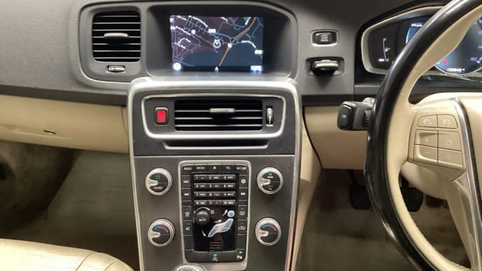 2025 Volvo V60 Cross Country