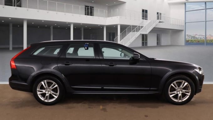 2025 Volvo V90 Cross Country