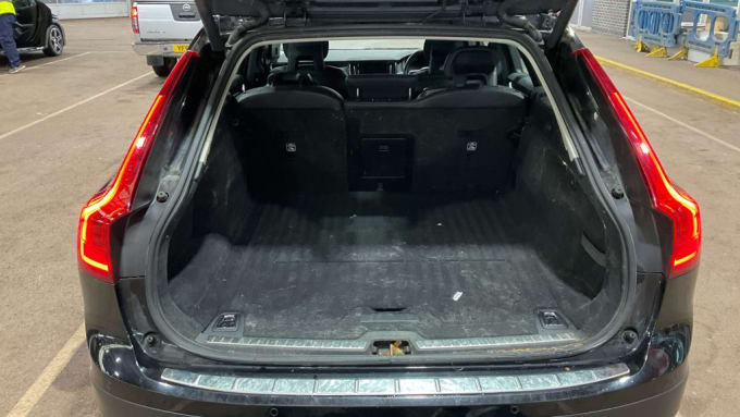 2025 Volvo V90 Cross Country