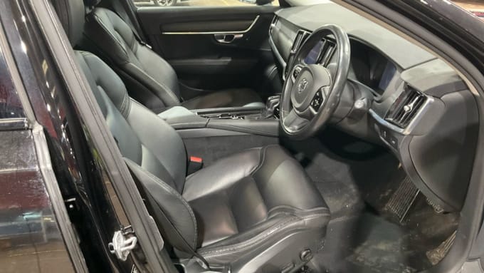 2025 Volvo V90 Cross Country