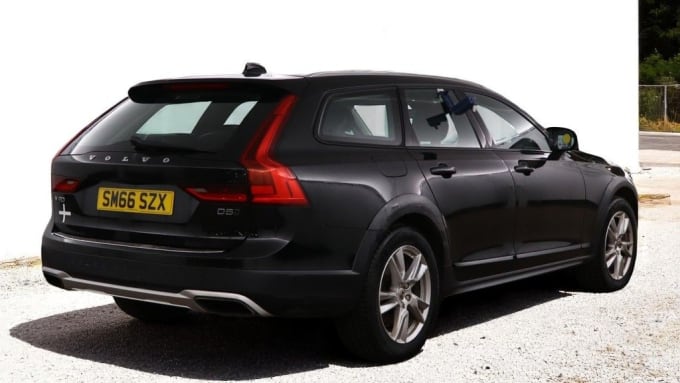 2025 Volvo V90 Cross Country