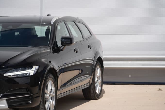 2025 Volvo V90 Cross Country