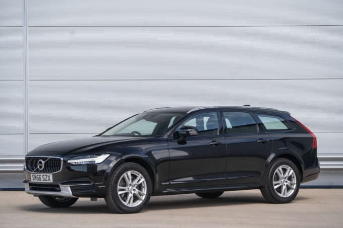 2025 Volvo V90 Cross Country