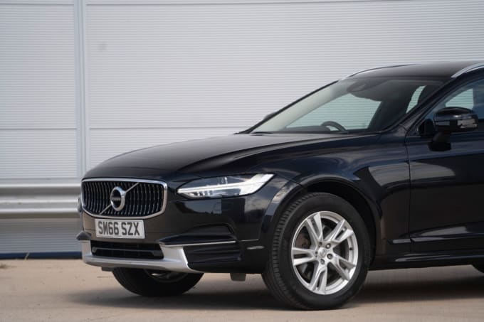 2025 Volvo V90 Cross Country